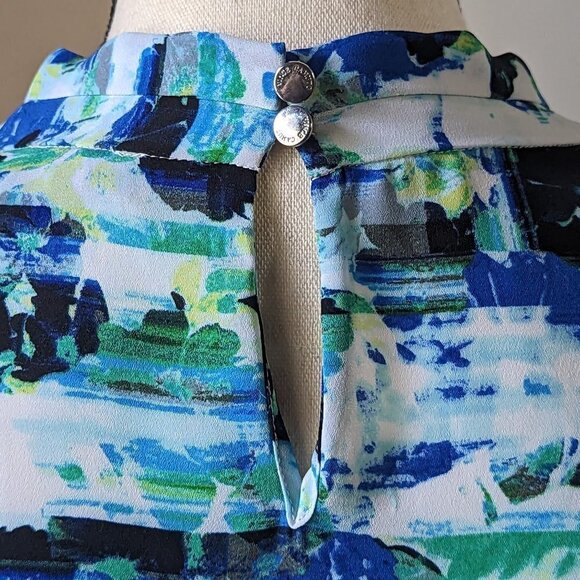 Vince Camuto Petite Small white blue green sleeveless abstract print blouse - Picture 5 of 10